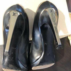 🤩Shiny gold logo heel Louis Vuitton pumps